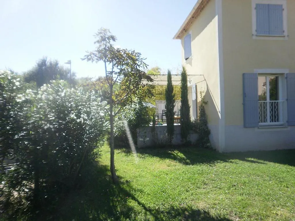 Villa Tout Confort, A 5Mn De St Remy De Provence Saint-Etienne-du-Gres 0*,  France